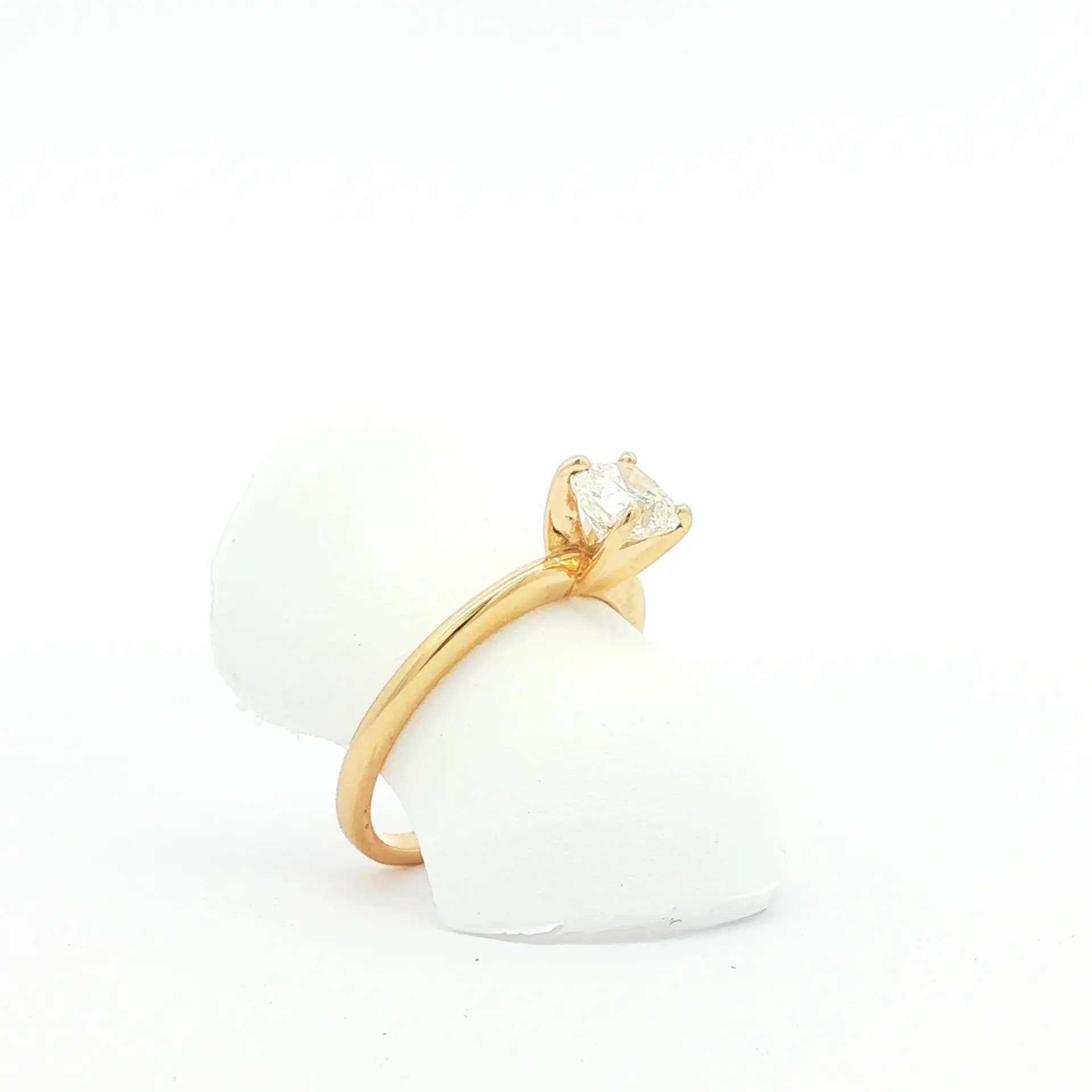 14k yellow gold Cushion Solitaire engagement ring, I, VVS2