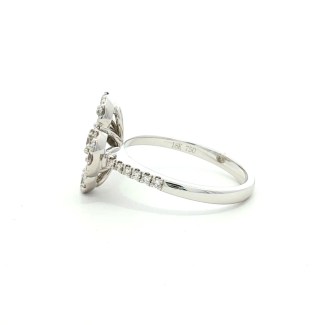 18k White Gold Diamond Cluster Fashion Ring
