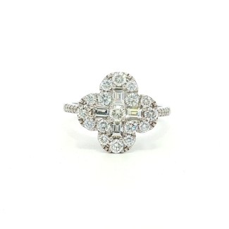 18k White Gold Diamond Cluster Fashion Ring