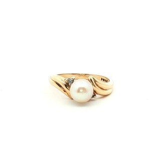 Estate 10k Yellow Gold Pearl and Diamond Ring
